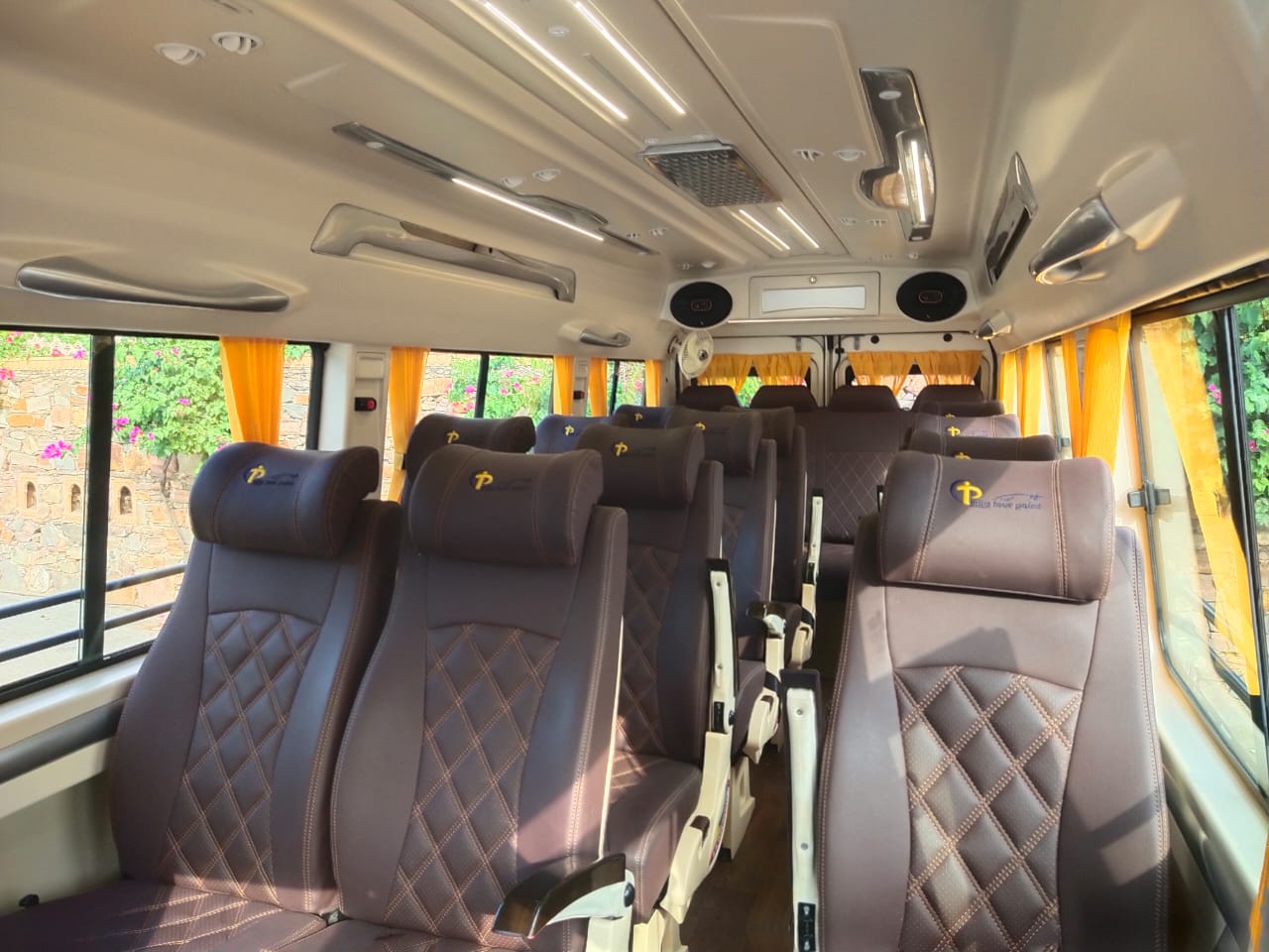 12 Seater Tempo